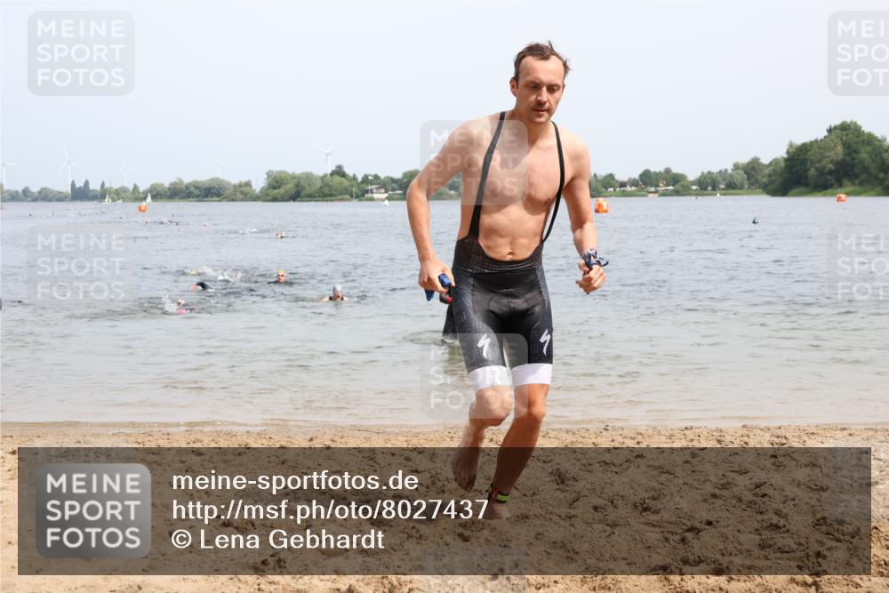 15.06.2025 - 27. Vierlanden-Triathlon Lena Gebhardt http://msf.ph/oto/8027437 15.06.2025 11:00:27 Schwimmen 646, 649, 657, 662, 694, 714, 731 meine-sportfotos.de