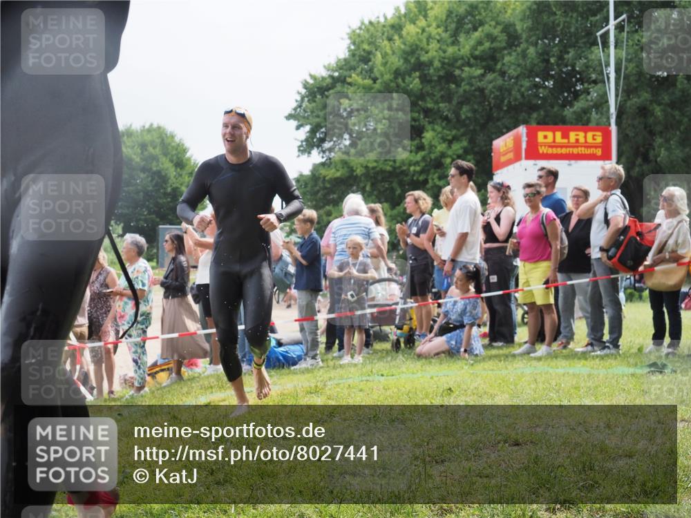 15.06.2025 - 27. Vierlanden-Triathlon KatJ http://msf.ph/oto/8027441 15.06.2025 11:00:55 Schwimmen 637, 681, 699, 746 meine-sportfotos.de