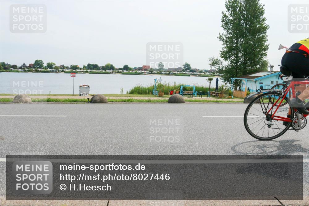 15.06.2025 - 27. Vierlanden-Triathlon H.Heesch http://msf.ph/oto/8027446 15.06.2025 10:27:52 Radfahren 49, 100, 505, 529, 533, 552 meine-sportfotos.de