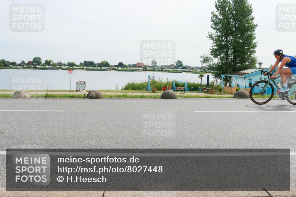 15.06.2025 - 27. Vierlanden-Triathlon H.Heesch http://msf.ph/oto/8027448 15.06.2025 10:28:22 Radfahren 242, 405, 536, 568 meine-sportfotos.de