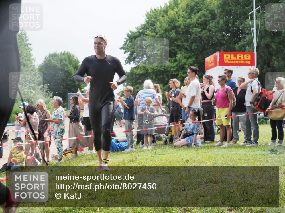 15.06.2025 - 27. Vierlanden-Triathlon KatJ http://msf.ph/oto/8027450 15.06.2025 11:00:55 Schwimmen 637, 681, 699, 746 meine-sportfotos.de