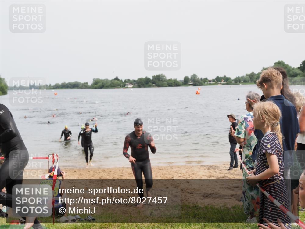 21.06.2025 - 27. Vierlanden-Triathlon MichiJ http://msf.ph/oto/8027457 15.06.2026 10:57:56 Schwimmen 647, 686, 705, 738, 774 meine-sportfotos.de