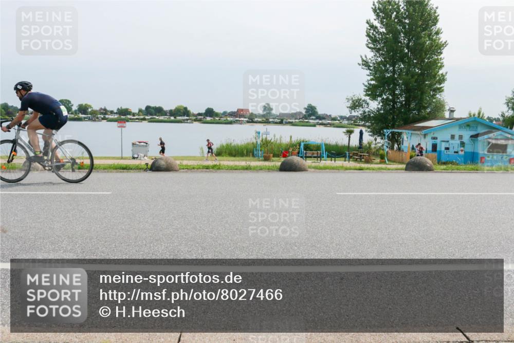 21.06.2025 - 27. Vierlanden-Triathlon H.Heesch http://msf.ph/oto/8027466 15.06.2025 11:21:46 Radfahren 671, 719 meine-sportfotos.de