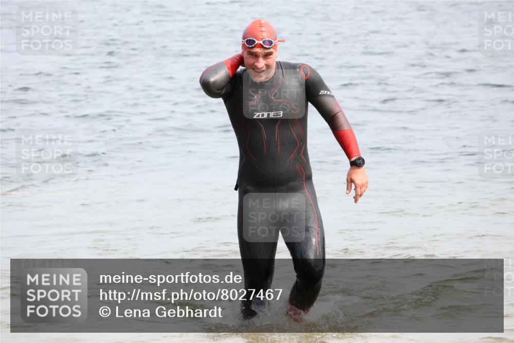 15.06.2025 - 27. Vierlanden-Triathlon Lena Gebhardt http://msf.ph/oto/8027467 15.06.2025 11:00:30 Schwimmen 646, 649, 662, 714, 723, 731 meine-sportfotos.de