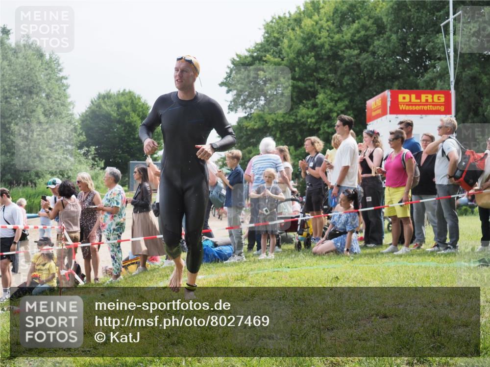 15.06.2025 - 27. Vierlanden-Triathlon KatJ http://msf.ph/oto/8027469 15.06.2025 11:00:55 Schwimmen 637, 681, 699, 746 meine-sportfotos.de