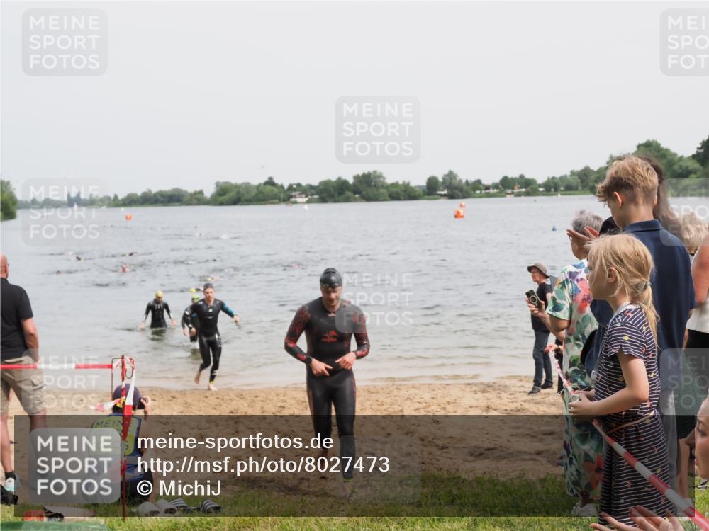 21.06.2025 - 27. Vierlanden-Triathlon MichiJ http://msf.ph/oto/8027473 15.06.2026 10:57:56 Schwimmen 647, 686, 705, 738, 774 meine-sportfotos.de