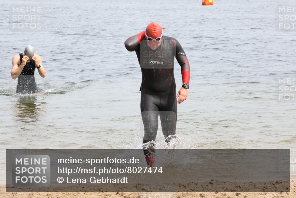 15.06.2025 - 27. Vierlanden-Triathlon Lena Gebhardt http://msf.ph/oto/8027474 15.06.2025 11:00:32 Schwimmen 646, 649, 678, 714, 723 meine-sportfotos.de