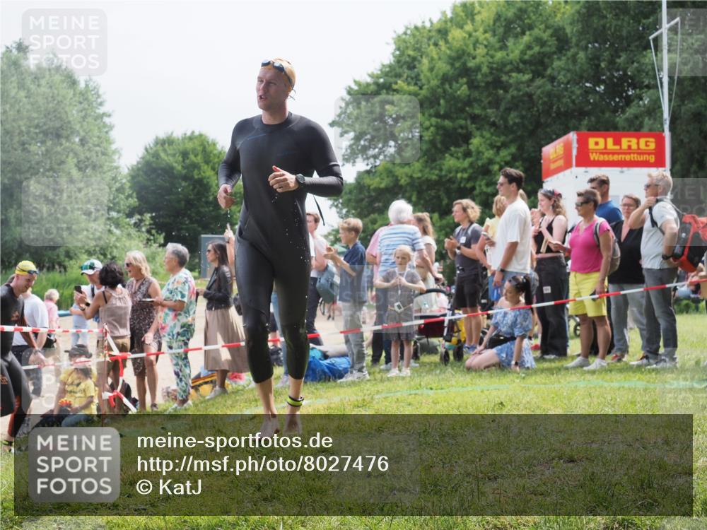 15.06.2025 - 27. Vierlanden-Triathlon KatJ http://msf.ph/oto/8027476 15.06.2025 11:00:55 Schwimmen 637, 681, 699, 746 meine-sportfotos.de