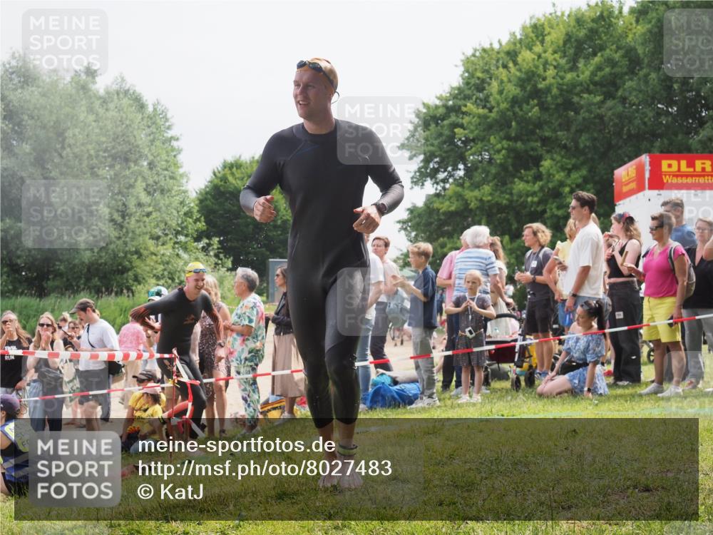 15.06.2025 - 27. Vierlanden-Triathlon KatJ http://msf.ph/oto/8027483 15.06.2025 11:00:56 Schwimmen 637, 681, 699, 746 meine-sportfotos.de