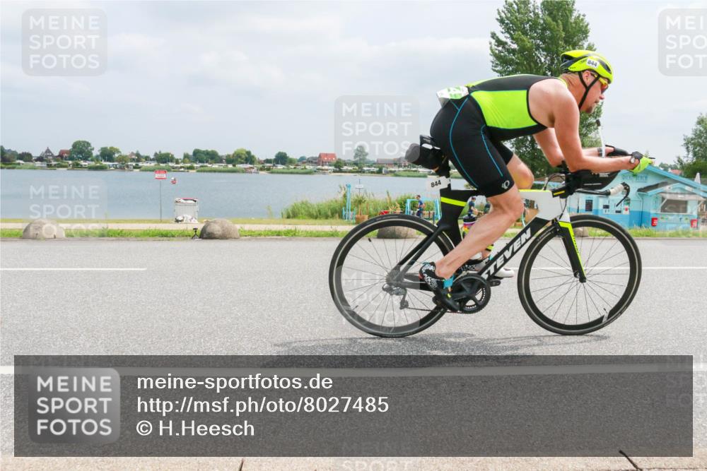 21.06.2025 - 27. Vierlanden-Triathlon H.Heesch http://msf.ph/oto/8027485 15.06.2025 12:19:42 Radfahren 647, 844, 855, 953 meine-sportfotos.de