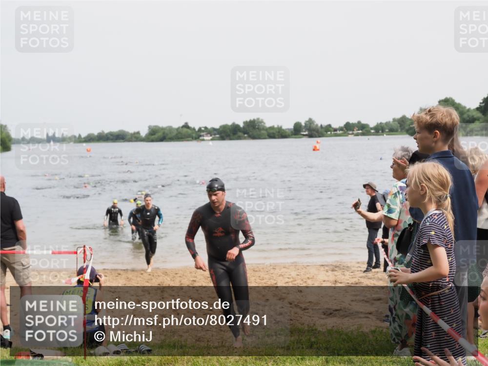 21.06.2025 - 27. Vierlanden-Triathlon MichiJ http://msf.ph/oto/8027491 15.06.2026 10:57:57 Schwimmen 640, 647, 686, 705, 738 meine-sportfotos.de