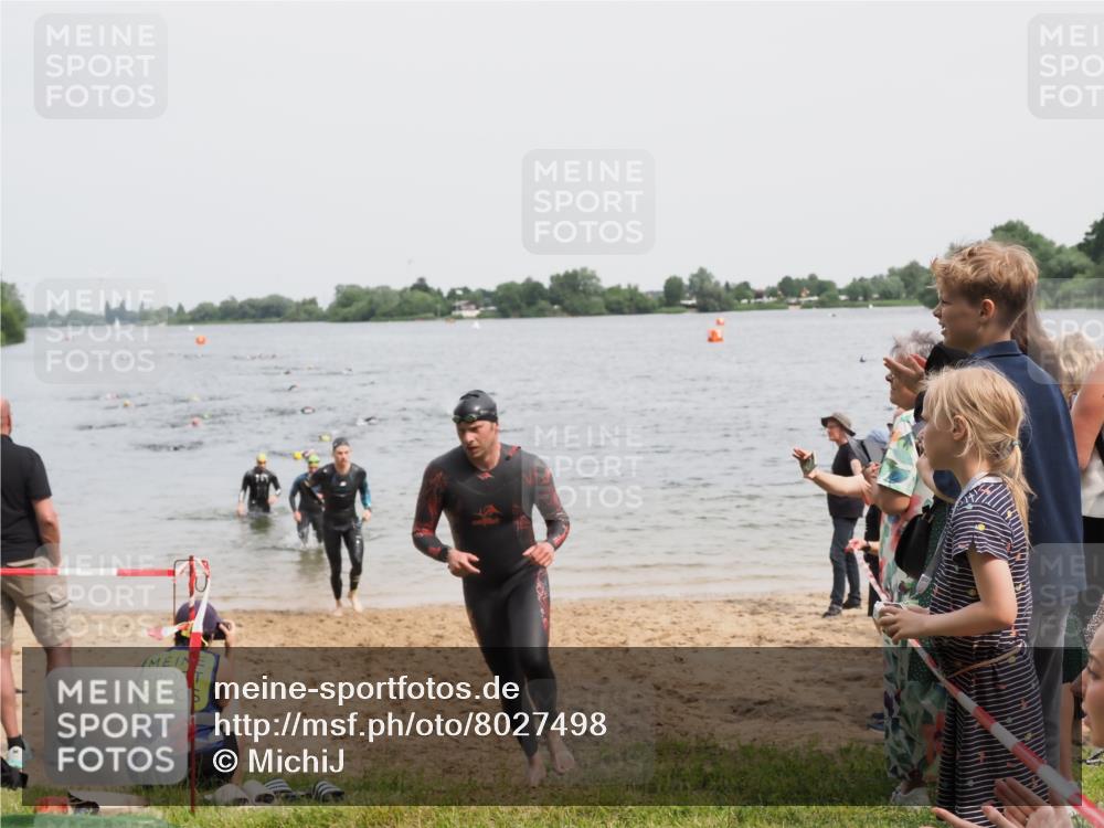 21.06.2025 - 27. Vierlanden-Triathlon MichiJ http://msf.ph/oto/8027498 15.06.2026 10:57:57 Schwimmen 640, 647, 686, 705, 738 meine-sportfotos.de