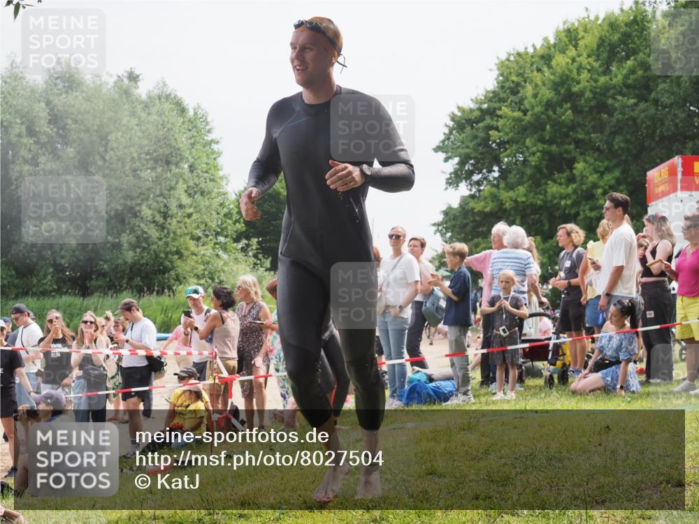 15.06.2025 - 27. Vierlanden-Triathlon KatJ http://msf.ph/oto/8027504 15.06.2025 11:00:56 Schwimmen 637, 681, 699, 746 meine-sportfotos.de
