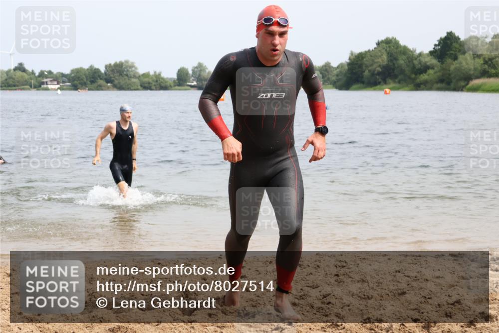 15.06.2025 - 27. Vierlanden-Triathlon Lena Gebhardt http://msf.ph/oto/8027514 15.06.2025 11:00:35 Schwimmen 649, 678, 699, 714, 723 meine-sportfotos.de