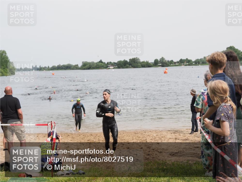 21.06.2025 - 27. Vierlanden-Triathlon MichiJ http://msf.ph/oto/8027519 15.06.2026 10:58:00 Schwimmen 640, 647, 705, 738 meine-sportfotos.de