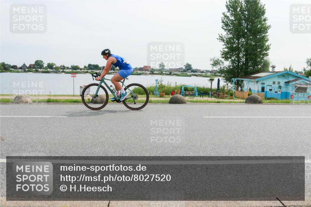 15.06.2025 - 27. Vierlanden-Triathlon H.Heesch http://msf.ph/oto/8027520 15.06.2025 10:28:23 Radfahren 242, 405, 536, 568 meine-sportfotos.de