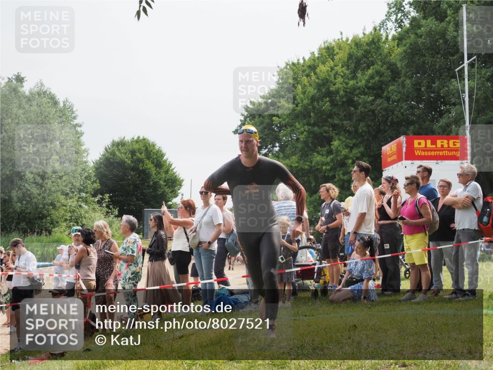 15.06.2025 - 27. Vierlanden-Triathlon KatJ http://msf.ph/oto/8027521 15.06.2025 11:00:57 Schwimmen 637, 681, 699, 746 meine-sportfotos.de