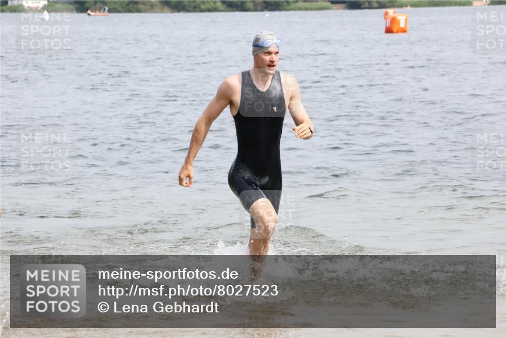 15.06.2025 - 27. Vierlanden-Triathlon Lena Gebhardt http://msf.ph/oto/8027523 15.06.2025 11:00:36 Schwimmen 649, 678, 699, 714, 723 meine-sportfotos.de
