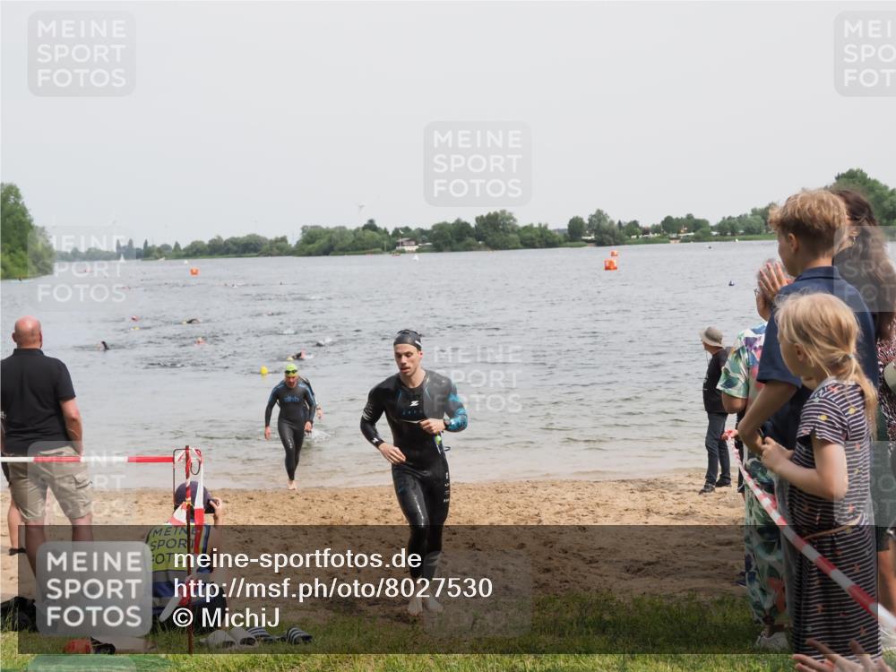 21.06.2025 - 27. Vierlanden-Triathlon MichiJ http://msf.ph/oto/8027530 15.06.2026 10:58:00 Schwimmen 640, 647, 705, 738 meine-sportfotos.de