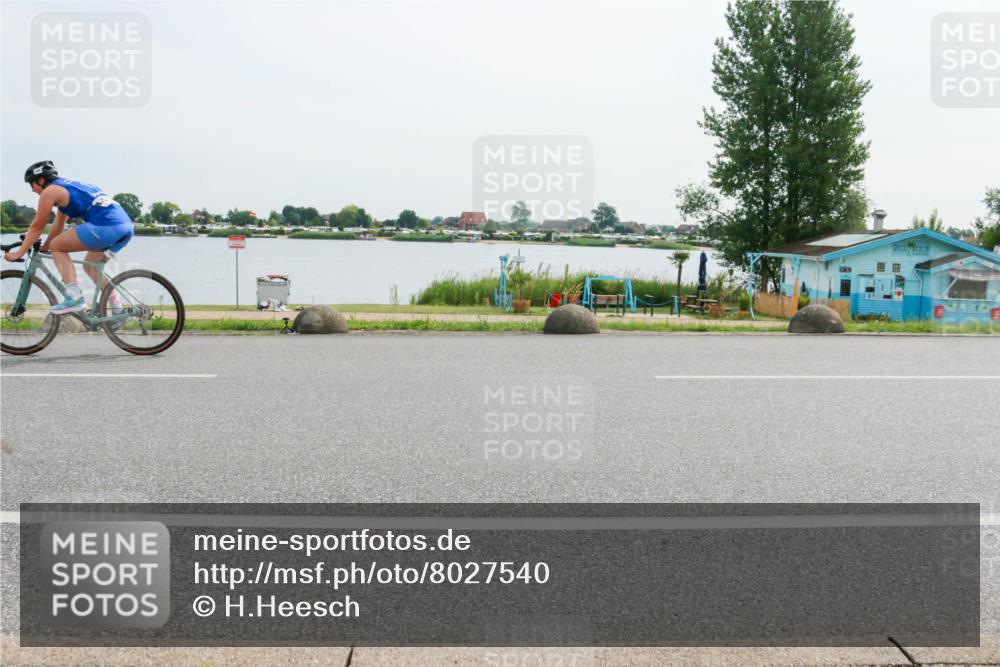 15.06.2025 - 27. Vierlanden-Triathlon H.Heesch http://msf.ph/oto/8027540 15.06.2025 10:28:23 Radfahren 242, 405, 536, 568 meine-sportfotos.de