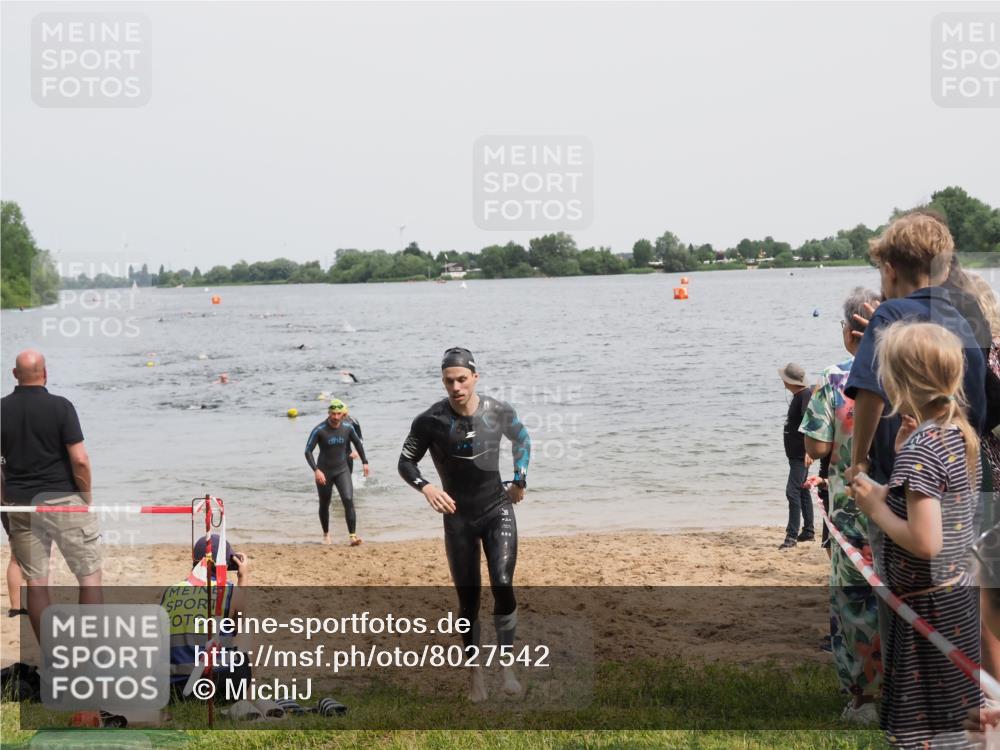 21.06.2025 - 27. Vierlanden-Triathlon MichiJ http://msf.ph/oto/8027542 15.06.2026 10:58:01 Schwimmen 640, 647, 705, 738 meine-sportfotos.de