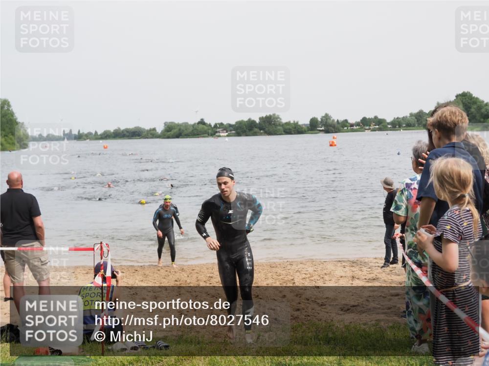 21.06.2025 - 27. Vierlanden-Triathlon MichiJ http://msf.ph/oto/8027546 15.06.2026 10:58:01 Schwimmen 640, 647, 705, 738 meine-sportfotos.de
