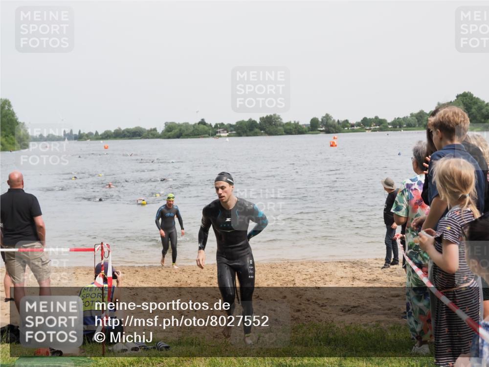 21.06.2025 - 27. Vierlanden-Triathlon MichiJ http://msf.ph/oto/8027552 15.06.2026 10:58:01 Schwimmen 640, 647, 705, 738 meine-sportfotos.de
