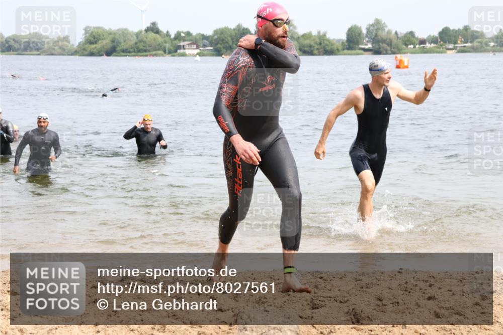 15.06.2025 - 27. Vierlanden-Triathlon Lena Gebhardt http://msf.ph/oto/8027561 15.06.2025 11:00:37 Schwimmen 649, 678, 699, 723 meine-sportfotos.de