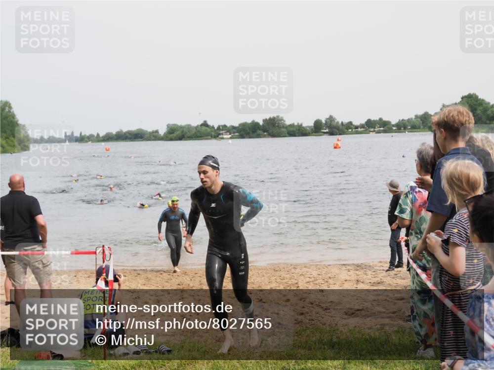21.06.2025 - 27. Vierlanden-Triathlon MichiJ http://msf.ph/oto/8027565 15.06.2026 10:58:01 Schwimmen 640, 647, 705, 738 meine-sportfotos.de