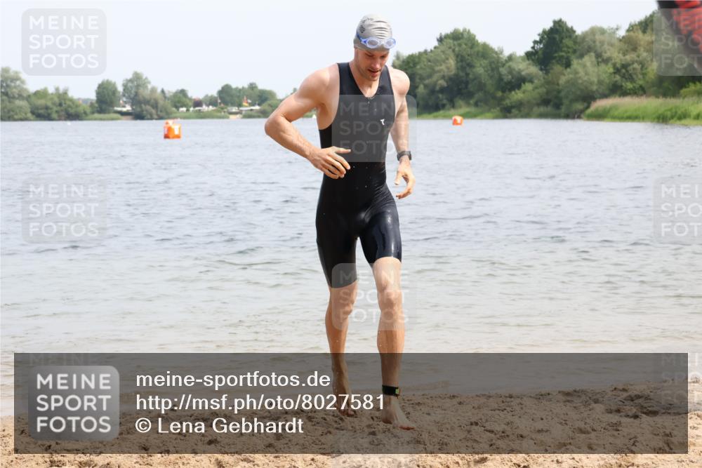 15.06.2025 - 27. Vierlanden-Triathlon Lena Gebhardt http://msf.ph/oto/8027581 15.06.2025 11:00:40 Schwimmen 637, 649, 678, 681, 699, 723 meine-sportfotos.de