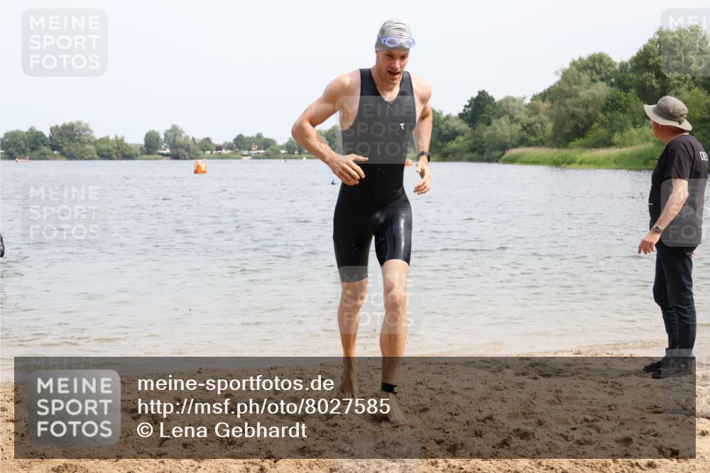 15.06.2025 - 27. Vierlanden-Triathlon Lena Gebhardt http://msf.ph/oto/8027585 15.06.2025 11:00:40 Schwimmen 637, 649, 678, 681, 699, 723 meine-sportfotos.de