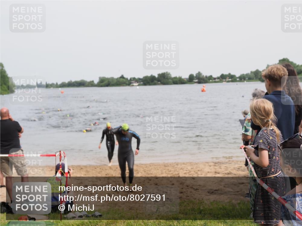 21.06.2025 - 27. Vierlanden-Triathlon MichiJ http://msf.ph/oto/8027591 15.06.2026 10:58:04 Schwimmen 640, 647, 705, 762 meine-sportfotos.de