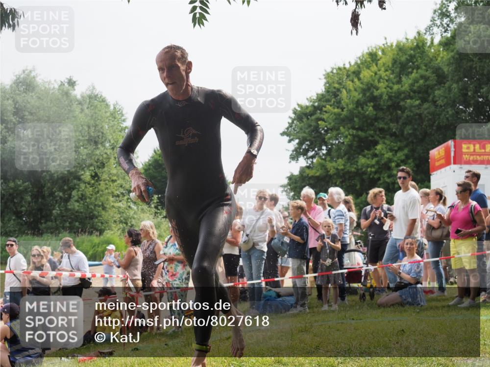 15.06.2025 - 27. Vierlanden-Triathlon KatJ http://msf.ph/oto/8027618 15.06.2025 11:01:23 Schwimmen 717, 808, 869 meine-sportfotos.de