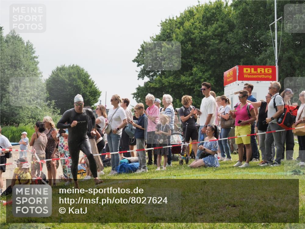 15.06.2025 - 27. Vierlanden-Triathlon KatJ http://msf.ph/oto/8027624 15.06.2025 11:01:28 Schwimmen 717, 808, 869 meine-sportfotos.de