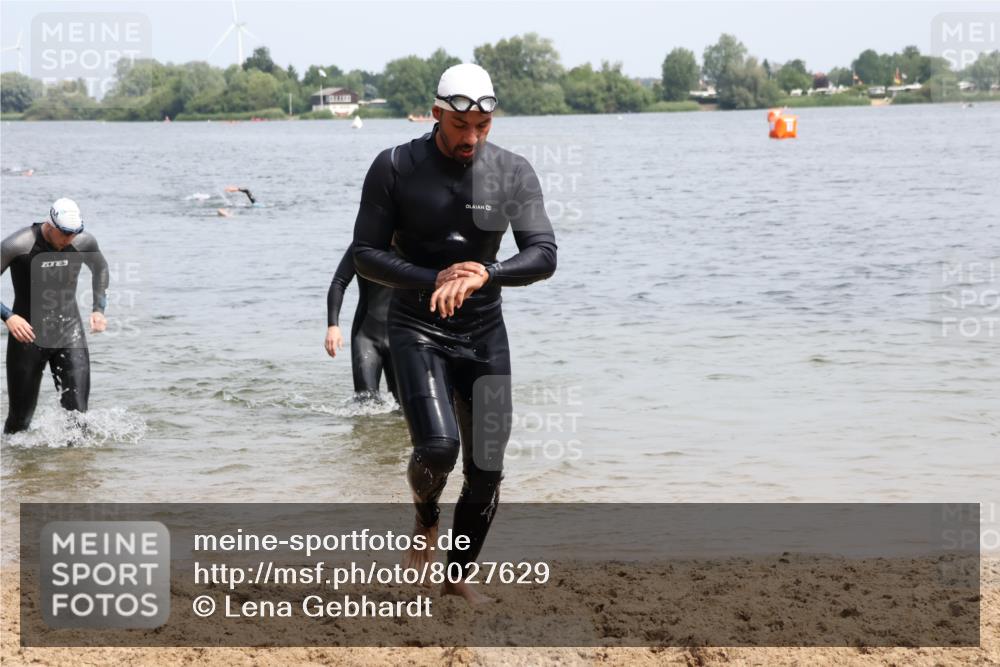 15.06.2025 - 27. Vierlanden-Triathlon Lena Gebhardt http://msf.ph/oto/8027629 15.06.2025 11:00:44 Schwimmen 637, 649, 678, 681, 699, 723, 746 meine-sportfotos.de