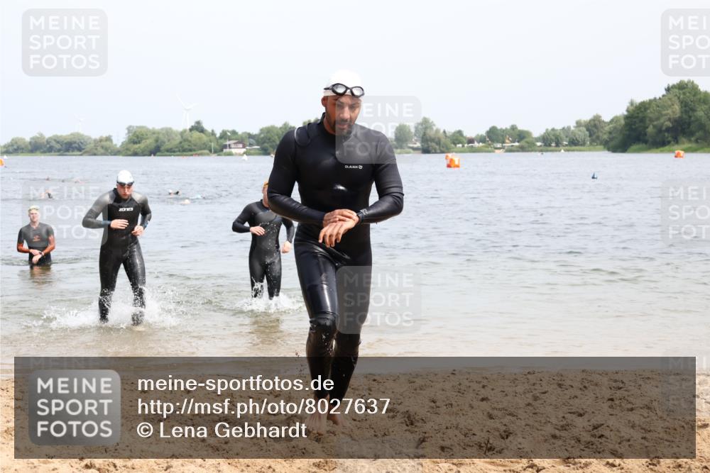 15.06.2025 - 27. Vierlanden-Triathlon Lena Gebhardt http://msf.ph/oto/8027637 15.06.2025 11:00:44 Schwimmen 637, 649, 678, 681, 699, 723, 746 meine-sportfotos.de