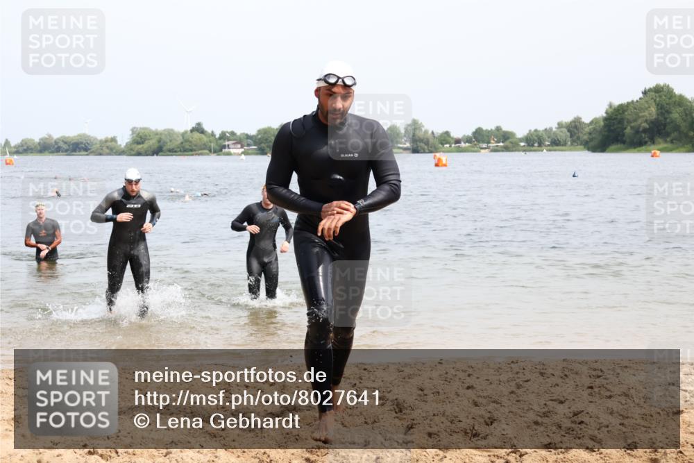 15.06.2025 - 27. Vierlanden-Triathlon Lena Gebhardt http://msf.ph/oto/8027641 15.06.2025 11:00:45 Schwimmen 637, 649, 678, 681, 699, 723, 746 meine-sportfotos.de