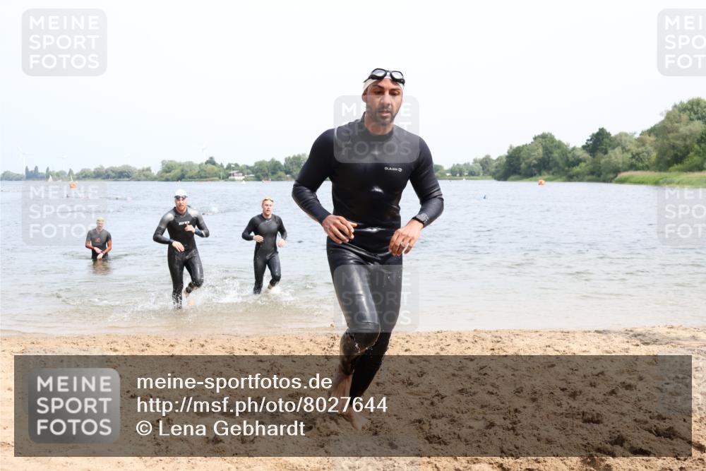 15.06.2025 - 27. Vierlanden-Triathlon Lena Gebhardt http://msf.ph/oto/8027644 15.06.2025 11:00:45 Schwimmen 637, 649, 678, 681, 699, 723, 746 meine-sportfotos.de