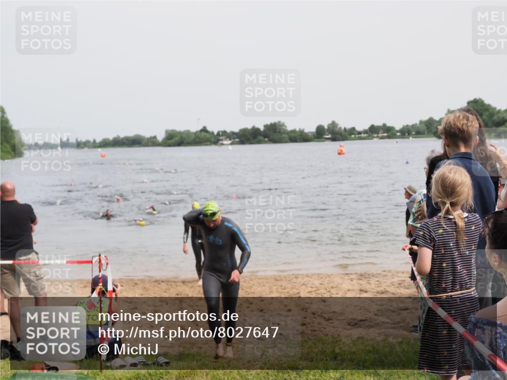 21.06.2025 - 27. Vierlanden-Triathlon MichiJ http://msf.ph/oto/8027647 15.06.2026 10:58:06 Schwimmen 640, 647, 762 meine-sportfotos.de