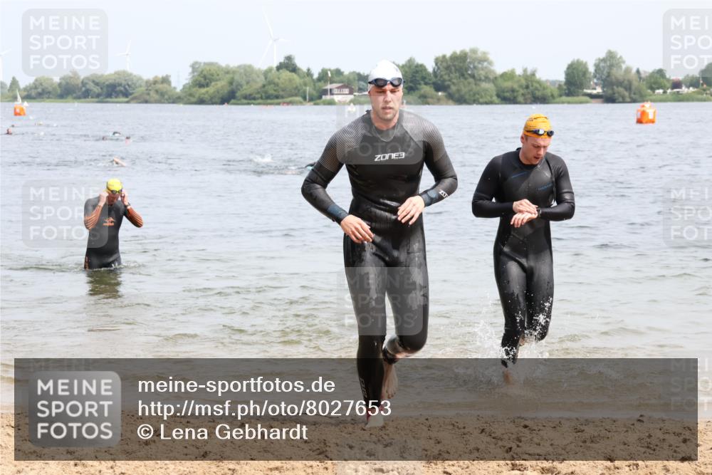 15.06.2025 - 27. Vierlanden-Triathlon Lena Gebhardt http://msf.ph/oto/8027653 15.06.2025 11:00:47 Schwimmen 637, 678, 681, 699, 723, 746 meine-sportfotos.de