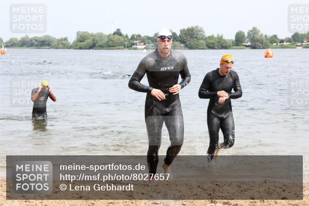 15.06.2025 - 27. Vierlanden-Triathlon Lena Gebhardt http://msf.ph/oto/8027657 15.06.2025 11:00:47 Schwimmen 637, 678, 681, 699, 723, 746 meine-sportfotos.de