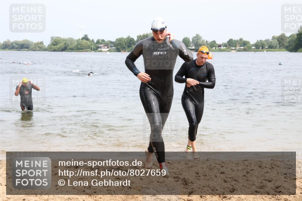 15.06.2025 - 27. Vierlanden-Triathlon Lena Gebhardt http://msf.ph/oto/8027659 15.06.2025 11:00:47 Schwimmen 637, 678, 681, 699, 723, 746 meine-sportfotos.de