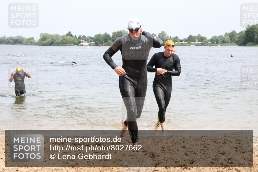 15.06.2025 - 27. Vierlanden-Triathlon Lena Gebhardt http://msf.ph/oto/8027662 15.06.2025 11:00:47 Schwimmen 637, 678, 681, 699, 723, 746 meine-sportfotos.de