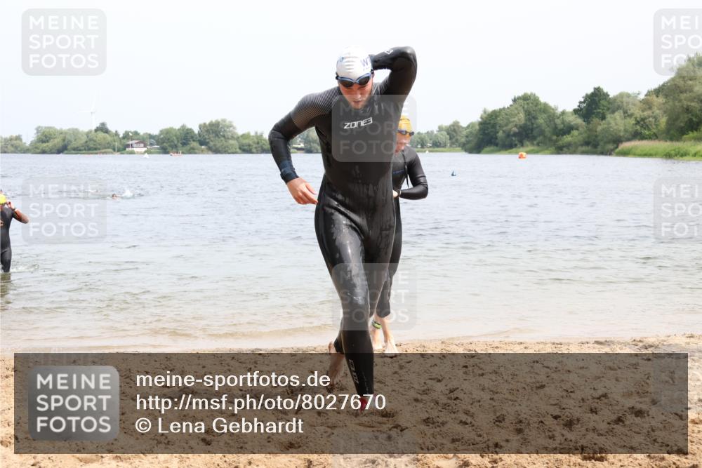 15.06.2025 - 27. Vierlanden-Triathlon Lena Gebhardt http://msf.ph/oto/8027670 15.06.2025 11:00:48 Schwimmen 637, 678, 681, 699, 723, 746 meine-sportfotos.de