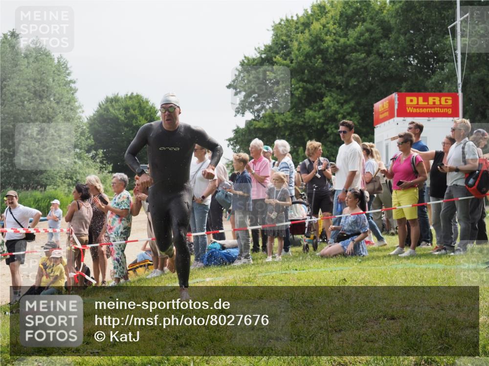 15.06.2025 - 27. Vierlanden-Triathlon KatJ http://msf.ph/oto/8027676 15.06.2025 11:01:28 Schwimmen 717, 808, 869 meine-sportfotos.de