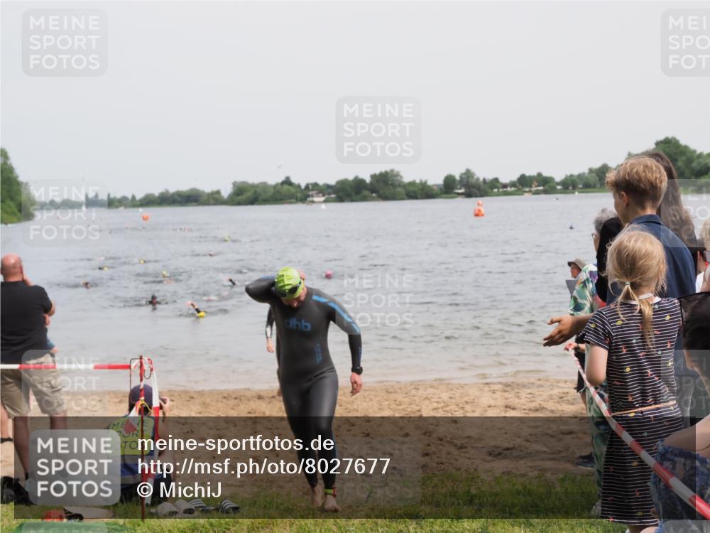 21.06.2025 - 27. Vierlanden-Triathlon MichiJ http://msf.ph/oto/8027677 15.06.2026 10:58:06 Schwimmen 640, 647, 762 meine-sportfotos.de