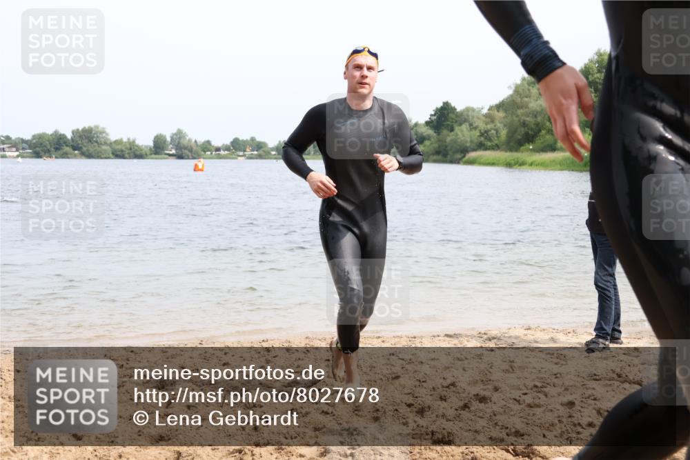 15.06.2025 - 27. Vierlanden-Triathlon Lena Gebhardt http://msf.ph/oto/8027678 15.06.2025 11:00:49 Schwimmen 637, 678, 681, 699, 746 meine-sportfotos.de
