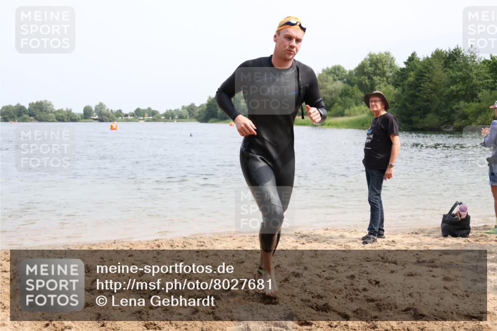 15.06.2025 - 27. Vierlanden-Triathlon Lena Gebhardt http://msf.ph/oto/8027681 15.06.2025 11:00:50 Schwimmen 637, 678, 681, 699, 746 meine-sportfotos.de