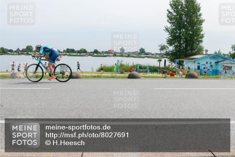 21.06.2025 - 27. Vierlanden-Triathlon H.Heesch http://msf.ph/oto/8027691 15.06.2025 11:22:15 Radfahren 207 meine-sportfotos.de