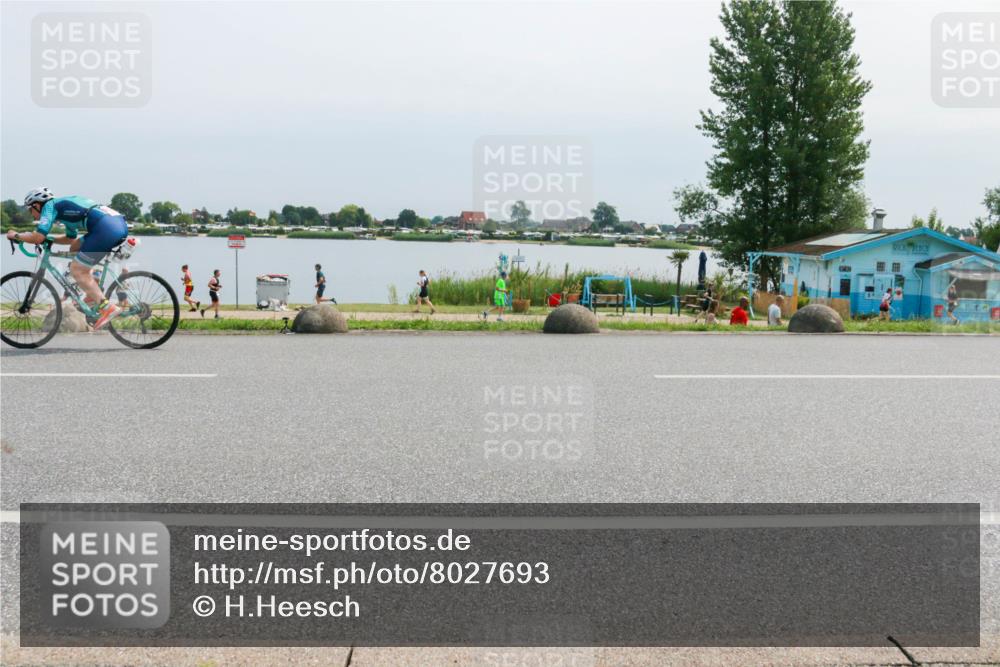 21.06.2025 - 27. Vierlanden-Triathlon H.Heesch http://msf.ph/oto/8027693 15.06.2025 11:22:15 Radfahren 207 meine-sportfotos.de